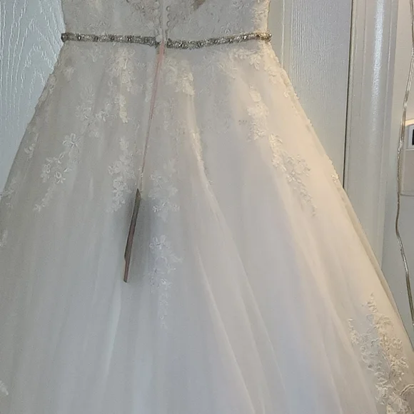 NWT! REBECCA INGRAM WEDDING DRESS ! (ONE PEARL IS MISSING ON THE SWAROVSKI BELT) - Picture 11 of 16